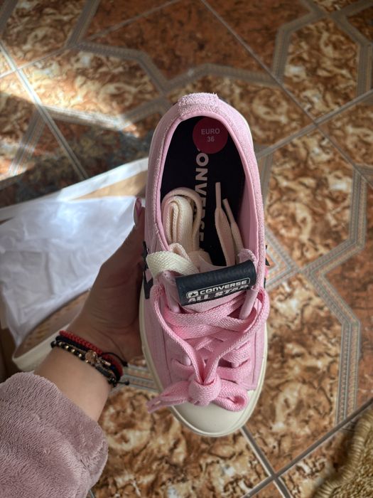 Vand teniși converse