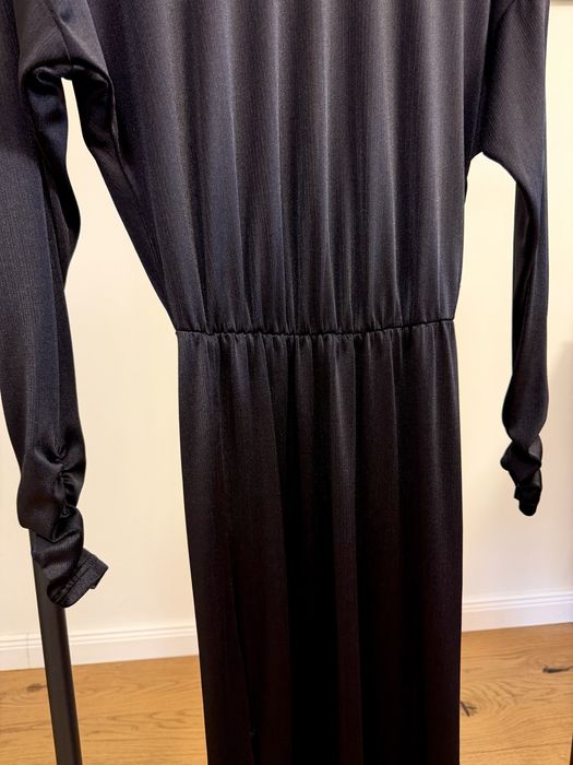 Gestuz сатенирана рокля