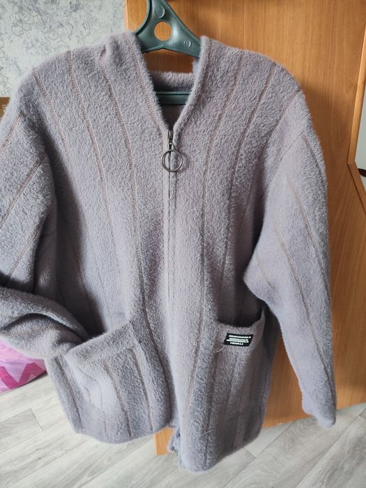 Продам женскую теплую кофту