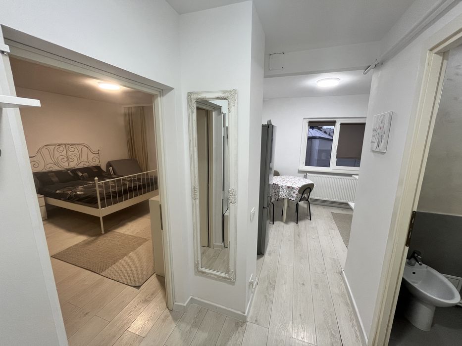 Inchiriez garsoniera