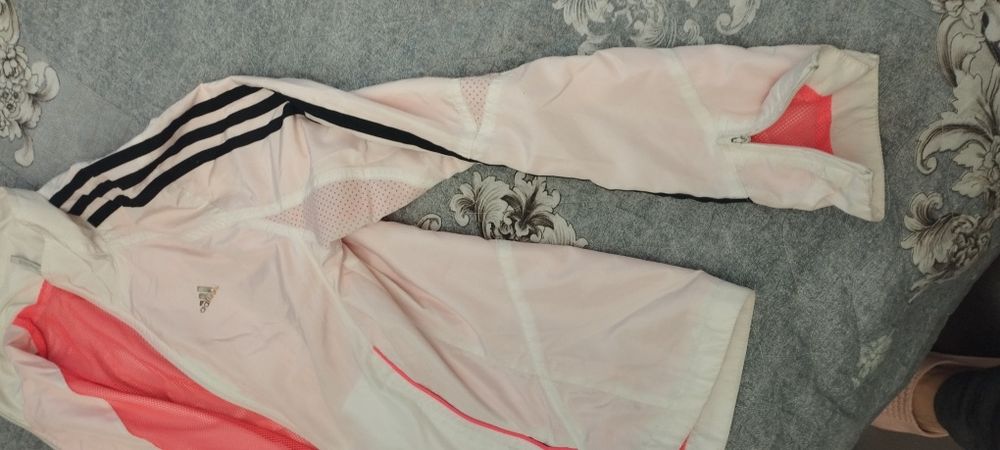 Спорт к остюм Адидас.размер 44. Женский