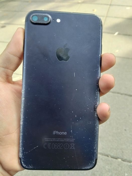 Vând iPhone 7 pluș