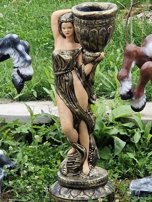 Fata cu ghiveci preț 500 de lei ridicare personala