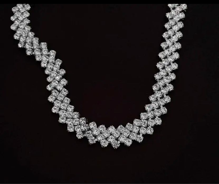 Блестящо колие циркони