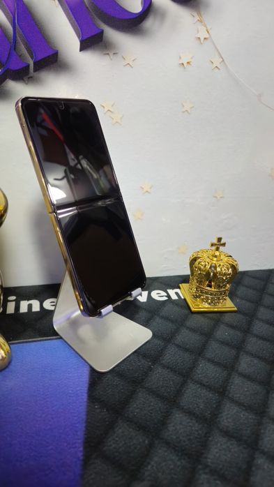 Samsung Z Flip 4 5G 128GB 8GB Ram Duos.Preṭ fix!