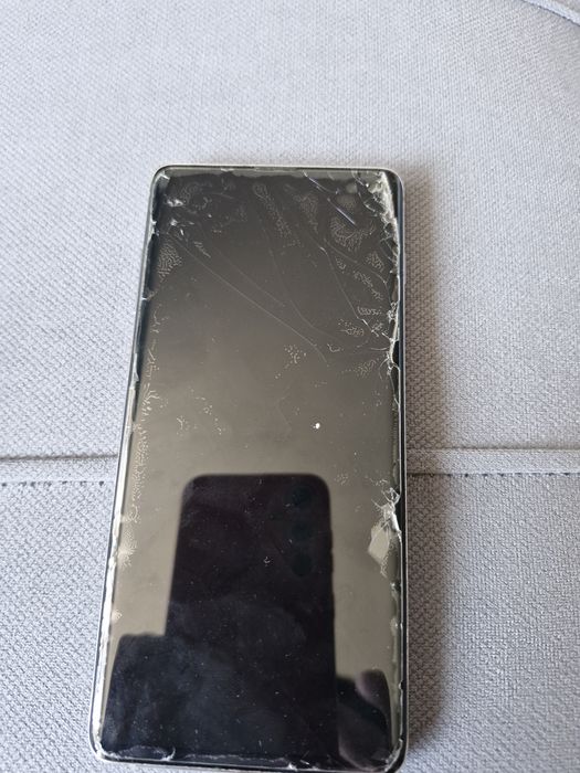 Самсунг S 10+ телефон