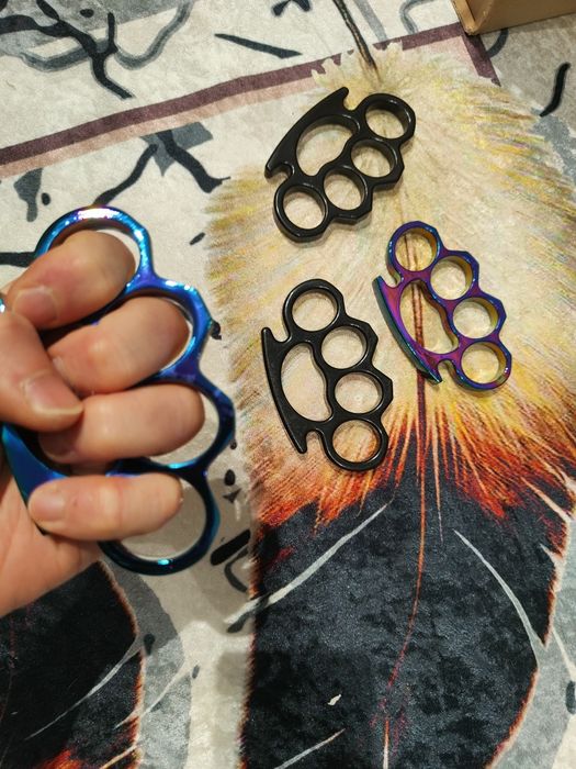 Rozeta Box otel, color sau negru