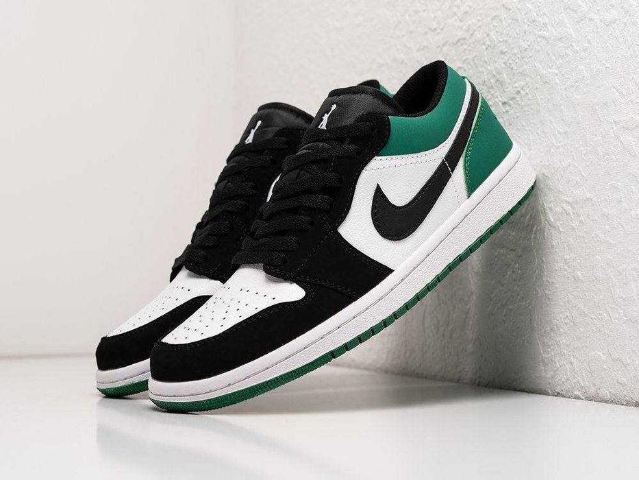 Nike Air Jordan 1 Low — одна из самых востребованных моделей сезона