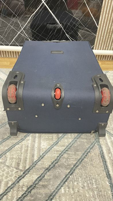 Продам дорожный чемодан