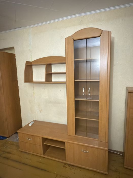 Отдам даром стенку . Шкаф .