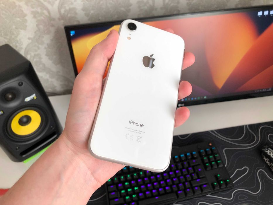 Телефон iPhone XR 64gb white