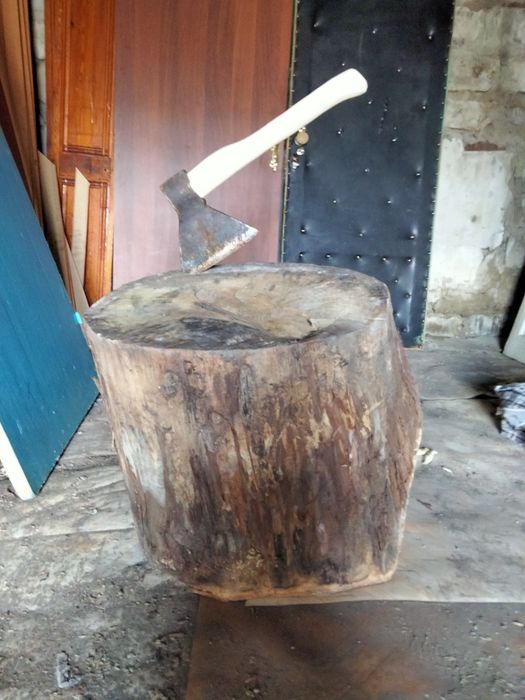 Колода для рубки мяса.