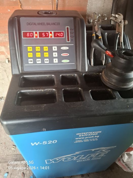 Продавам  2бр  машини баланс  +демонтажна  2бр триногиа