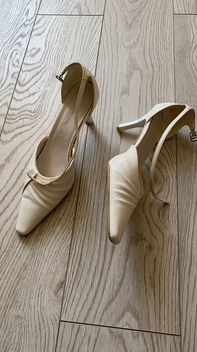 Туфельки бежевые