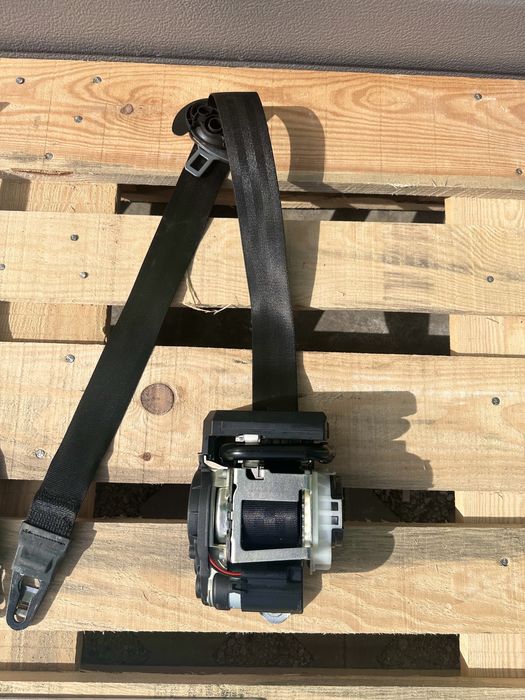 Предни колани AUDI A8 D5 0589P1000799