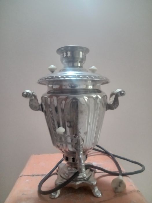 Продам  электросамовар в рабочем  состоянии.