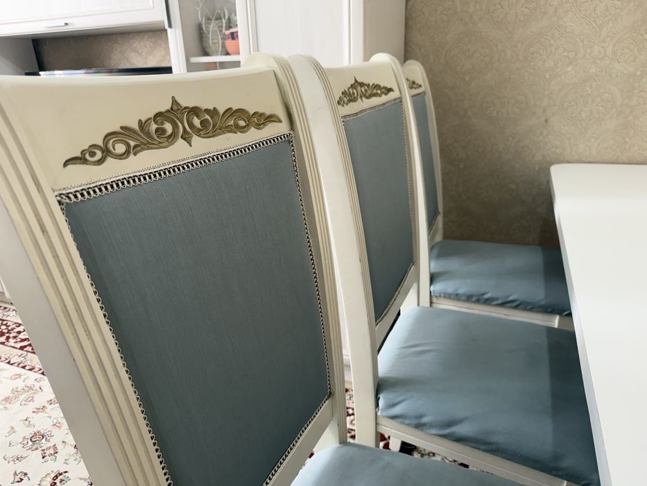 Продам стол и стулья