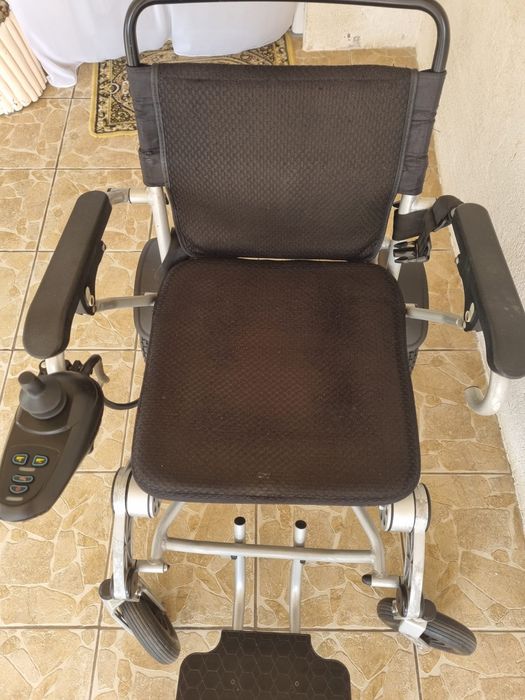 Scaun rulant electric pliabil. (carucior electric, scaun cu rotile)