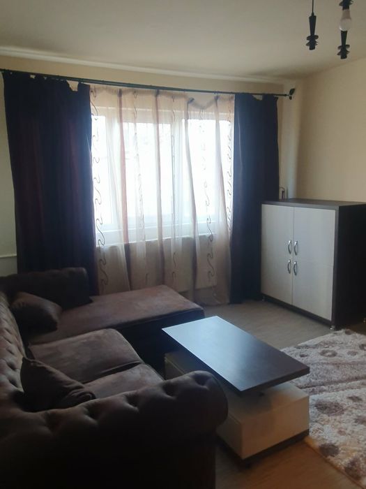 Închiriez apartament cu doua camere