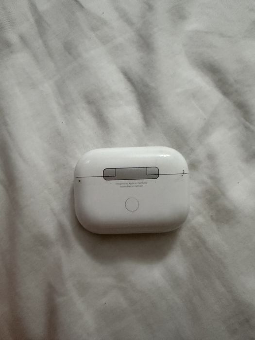 Продам наушники airpods