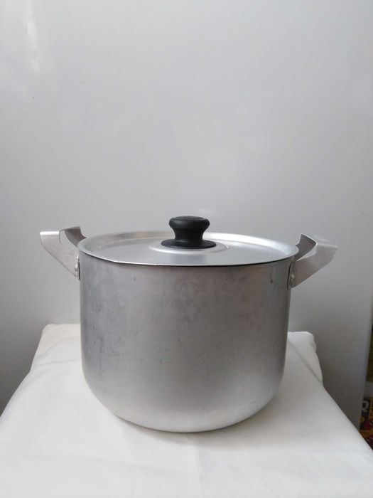 ОТДАМ ДАРОМ Кастрюлю. Среднюю, алюминий, 4Л, 13*19*20см. Советую. БУ