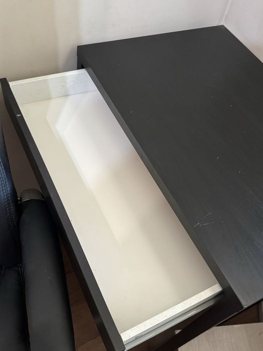 Стол писменный икеа темного цвета