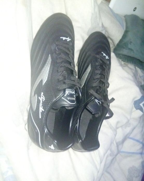 Ghete fotbal Joma – mărimea 44, FG/AG
Folosite o singură dată, stare f