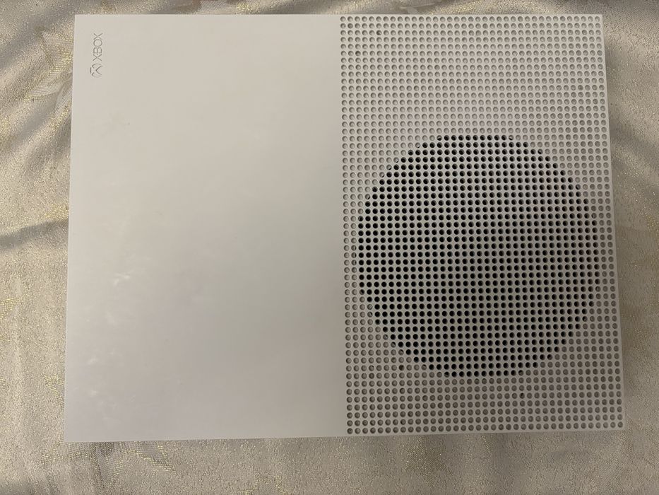 Xbox One S 1TB + RDR2 + Mafia III + FIFA 19 – impecabil