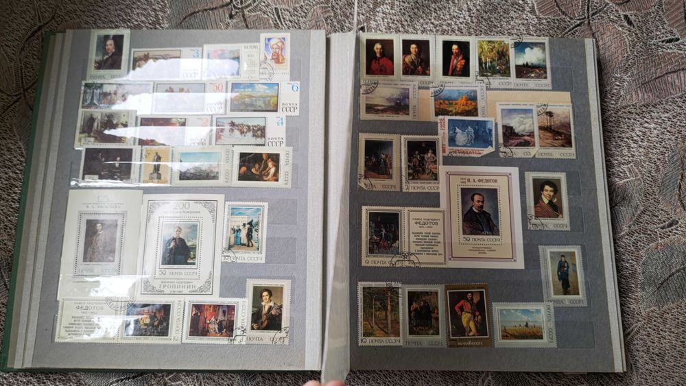 Продается книга с марками СССР