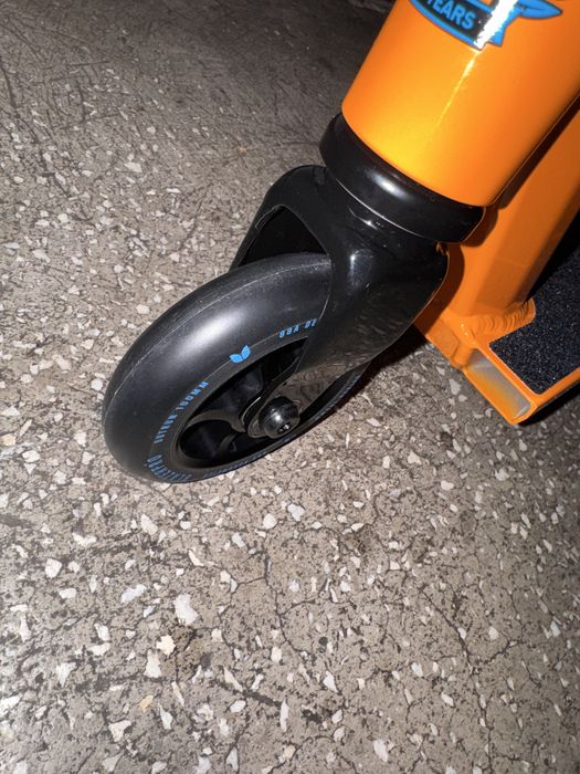 Trotineta freestyle scheme Blazer Pro Outrun 2 FX Scooter Orange Lava