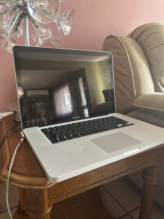 MacBook Pro 15 inch - mid 2010 - 4 GB DDR 3- Intel core i7 - 2.66 Ghz