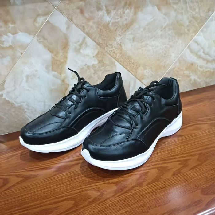 Кроссовки кожаные