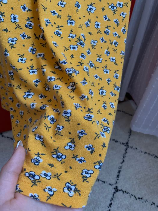 Rochie scurta, galbena, cu flori