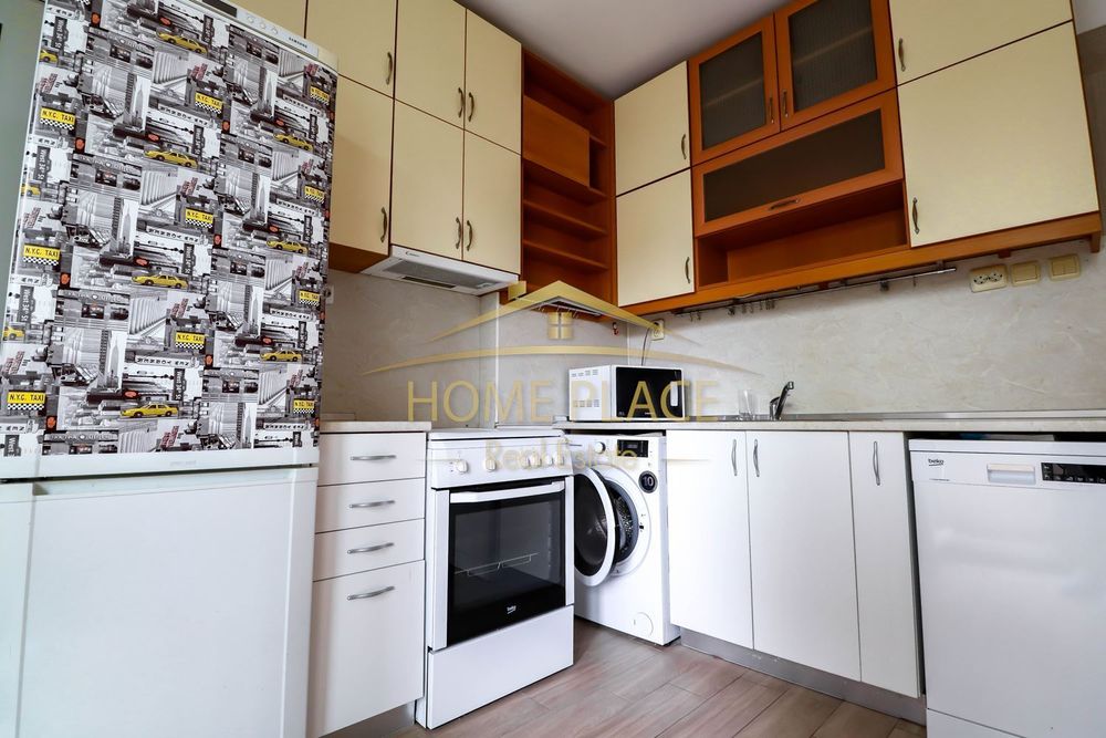 Дава се под наем Тристаен апартамент в Варна, Център - 80 кв.м за 612 € - Снимка #1