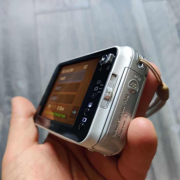 SONY Cyber-shot DSC-N1 Дигитална Камера фотоапарат