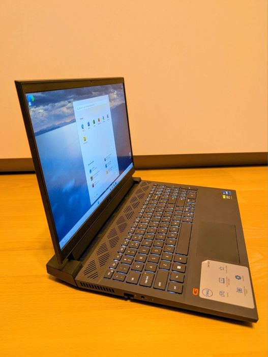 Продавам Геймърски лаптоп Dell G15 с 32GB RAM и RTX 3050