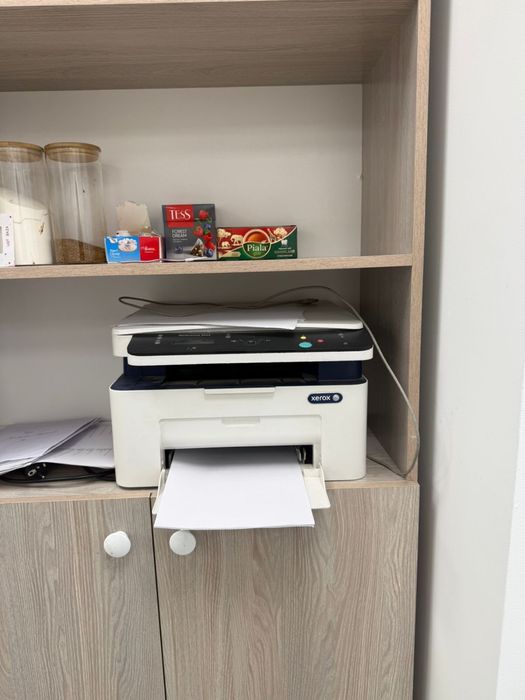 Парты, доска, принтер, кулер, вешалка, стулья для офиса