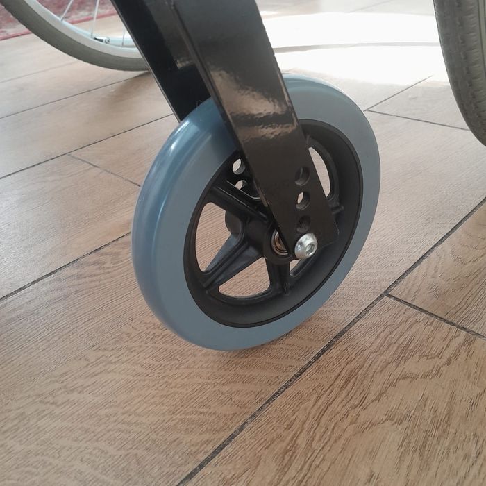 Продам инвалидную коляску