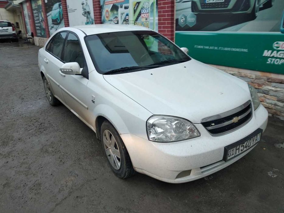 Лассети 1,8 сотилади