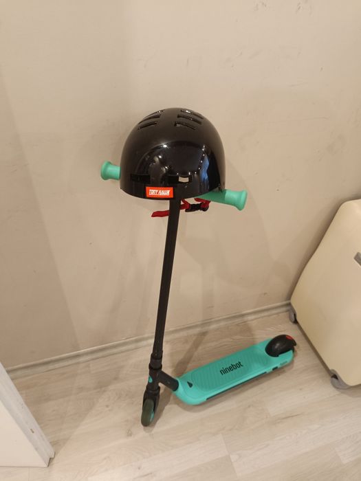 Детска електрическа тротинетка Ninebot Kick Scooter A 6 + Зарядно
