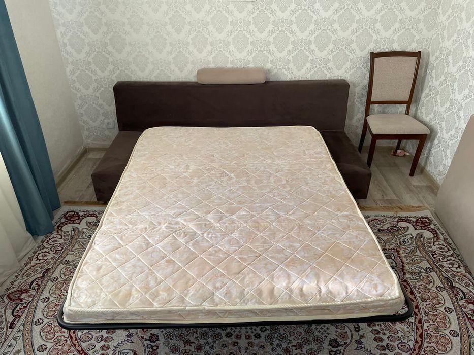 Продам диван с подушками