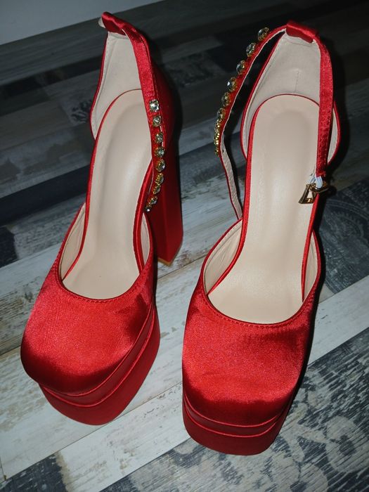 Червени токчета 37 номер