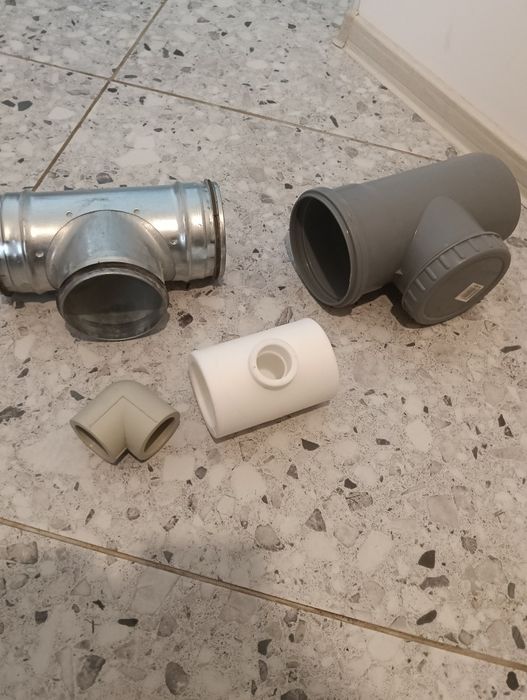 Materiale sanitare. La 30 lei.