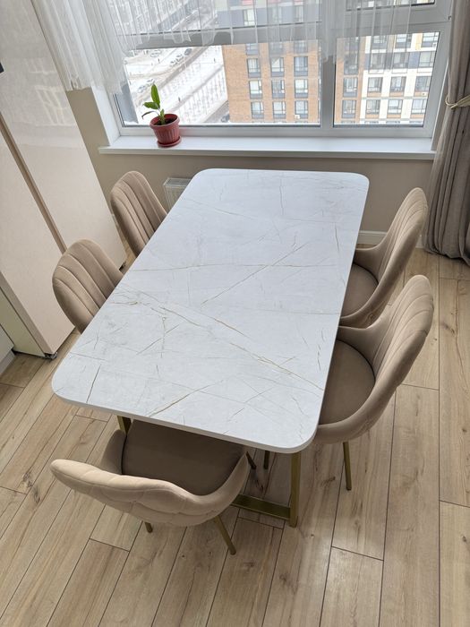 Продам Стол со стульями  (6 стулья)