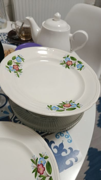 Ваза,Тарелки ,чайник, посуда