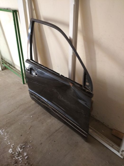 Продам дверь на Toyota HIGHLANDER