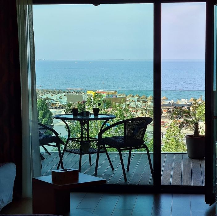 Garsoniera Mamaia, frontal la mare