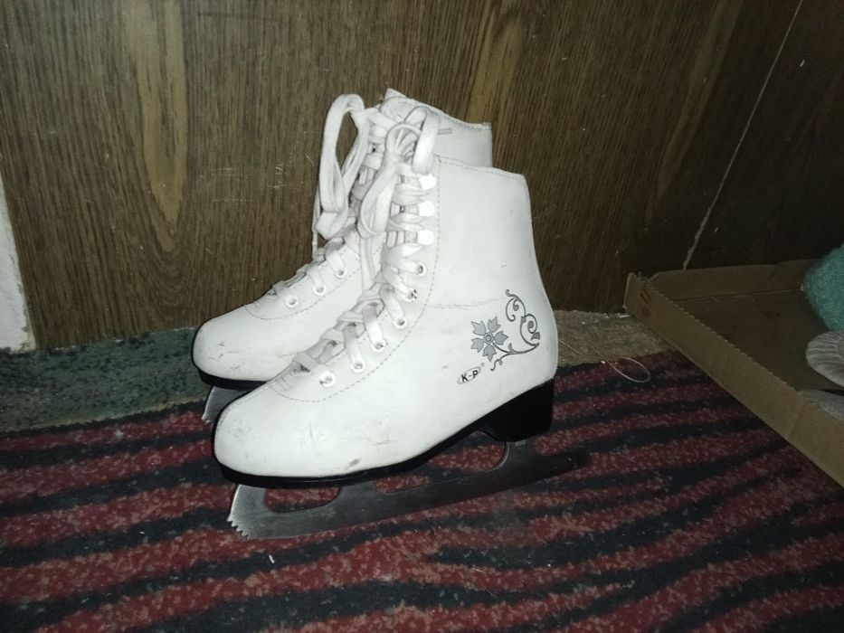 Продам коньки продамммм
