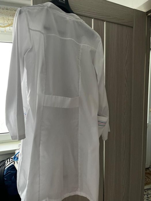 Белый халат новый за 7500 тенге