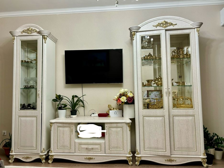 Продается стенка. Очень в хоршем состочнии.